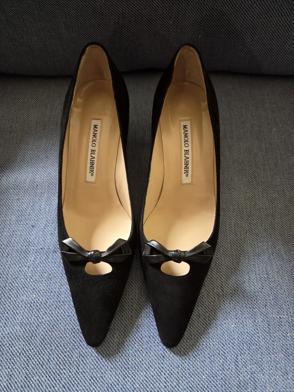 Aunthenticated Manolo Blahnik Black Suede Pointed-Toe Bow Pumps